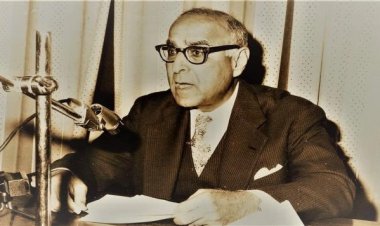 زكي نجيب محمود .. أديب الفلاسفة وفيلسوف الأدباء