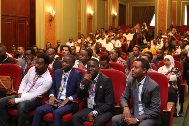 Msaidizi wa Waziri wa mambo ya nje anakutana na vijana waafrika wa Udhamini wa Nasser kwa Uongozi wa kiafrika ili kujadili masuala ya kisiasa ya kimisri barani Afrika