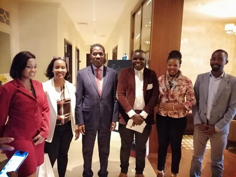 Wahitimu wa kundi la kwanza toka Udhamini wa Nasser kwa Uongozi nchini Kenya, wanakutana na Waziri wa Biashara na Viwanda a