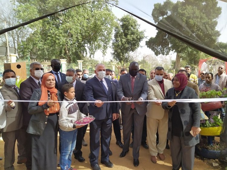 Waziri wa Umwagiliaji wa Misri na mwenzake wa Sudan Kusini wahudhuria kutimiza kozi ya " Taasisi ya kitaifa kwa Tafiti za Maji "