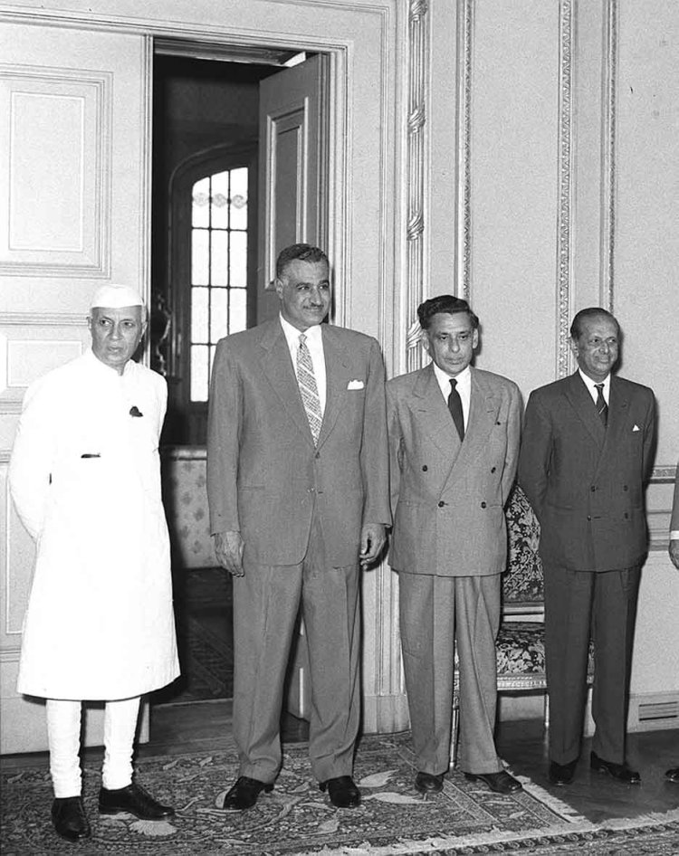 Jawaharlal Nehru " Mwanzilishi  wa Hindi ya kisasa"