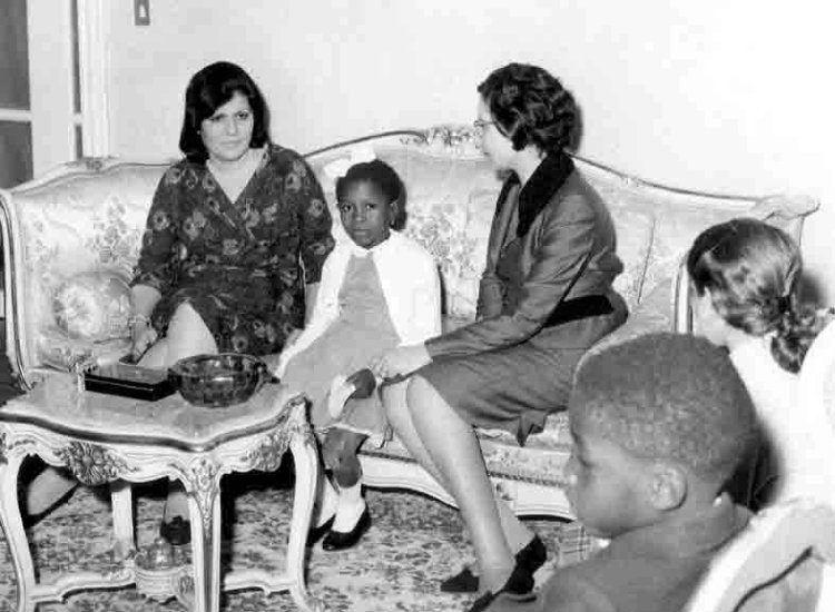 Siku ya kumbukumbu ya kifo chake .. Tahia Kazem, mwanamke wa kwanza wa Misri aliyebaki mama na mke tu