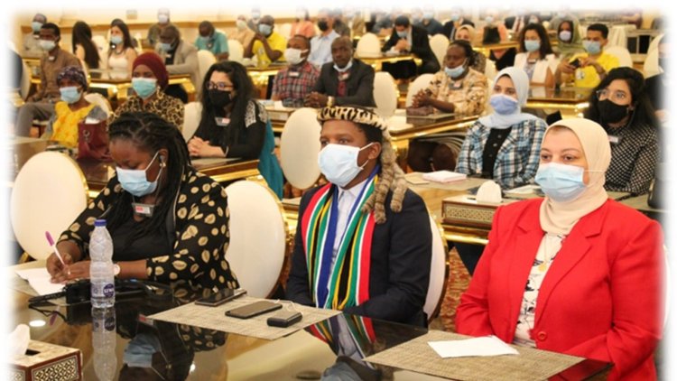 جلسة حوارية تحت عنوان: استراتيجية التحول الرقمي للحكومة المصرية ضمن فعاليات اليوم الأول لمنحة ناصر للقيادة الدولية