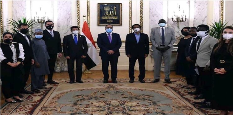 Delegación de Nasser Leadership Fellowship Internacional en  una reunión privada con el Primer Ministro