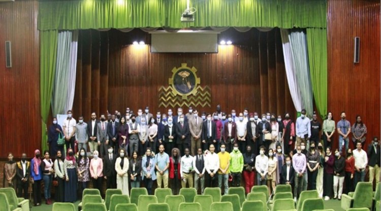 شباب منحة ناصر للقيادة الدولية فى  زيارة إلى وزارة الموارد المائية والري