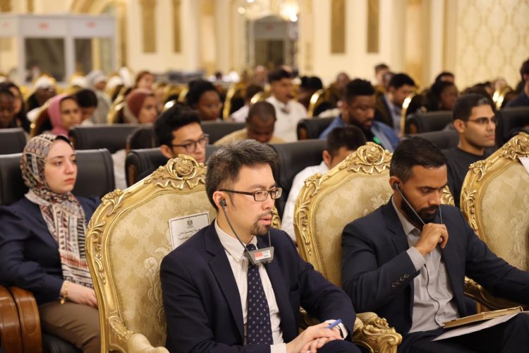 Kikao cha majadiliano kuhusu Waanzilishi wa Harakati ya kutofungamana kwa upande wowote  katika ufunguzi wa shughuli za siku ya tatu ya Udhamini wa Nasser kwa Uongozi wa Kimataifa