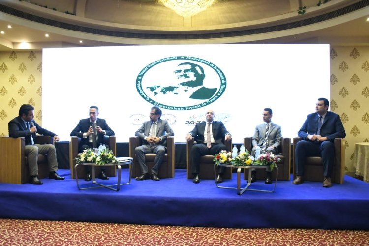 El Ministro de Juventud y Deportes y el Gobernador de "Beni Suef", organiza una sesión interactiva titulada "Empoderamiento de los jóvenes"