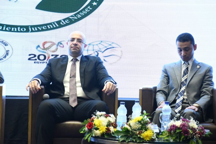 El Ministro de Juventud y Deportes y el Gobernador de "Beni Suef", organiza una sesión interactiva titulada "Empoderamiento de los jóvenes"