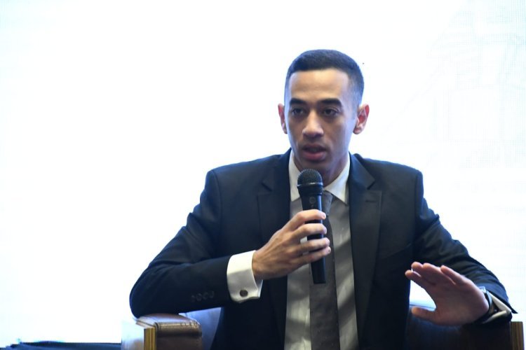 El Ministro de Juventud y Deportes y el Gobernador de "Beni Suef", organiza una sesión interactiva titulada "Empoderamiento de los jóvenes"