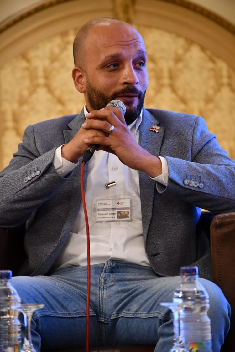 Representantes de "Planificación y Desarrollo",  "Cruz Roja" e Iniciativa de "Haya Karima"  (Vida Digna) en diálogo abierto con los participantes de Nasser Fellowship  para Leadership Internacional en su tercera edición