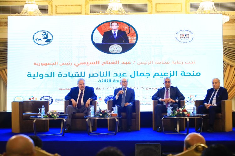 Centros de Investigación y Pensamiento para el Desarrollo de Alianzas y Toma de Decisiones en la Mesa de Clausura del Séptimo Día de Nasser Fellowship para Leadership Internacional