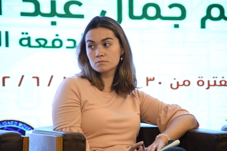 Viongozi wa Kituo cha Taarifa na kukuza Maamuzi wanajadiliana pamoja na  washiriki wa Udhamini wa Nasser kwa Uongozi wa Kimataifa katika siku yake ya nane