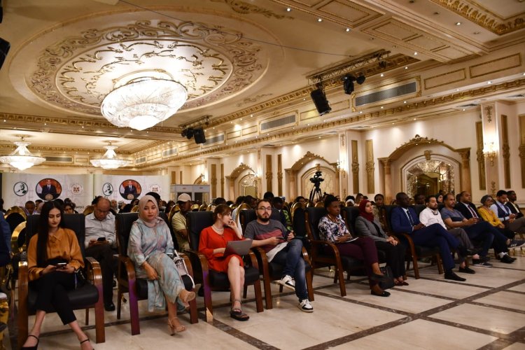 جلسة نقاشية حول دور الشباب دوليًا  ضمن فعاليات اليوم الثامن من منحة ناصر للقيادة الدولية