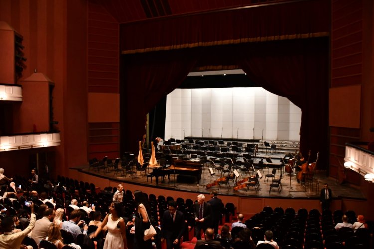 "Los jovenes de Nasser Fellowship para Leadership Internacional" asiste a una presentación operística de la Orquesta Sinfónica de El Cairo