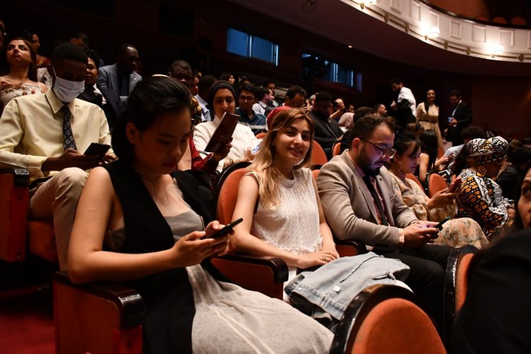 "Los jovenes de Nasser Fellowship para Leadership Internacional" asiste a una presentación operística de la Orquesta Sinfónica de El Cairo