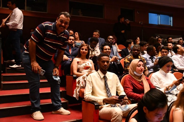 "Los jovenes de Nasser Fellowship para Leadership Internacional" asiste a una presentación operística de la Orquesta Sinfónica de El Cairo