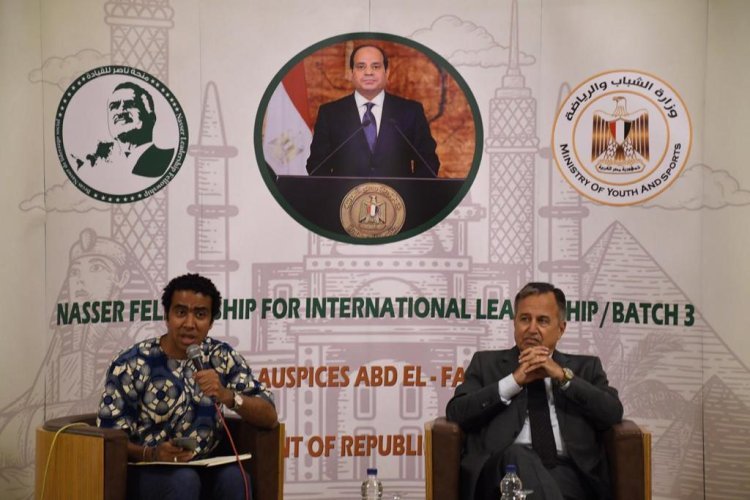 Balozi Nabil Fahmy ajadiliana pamoja na washiriki wa Udhamini wa Nasser kwa Uongozi wa Kimataifa kuhusu Suala la Palestina