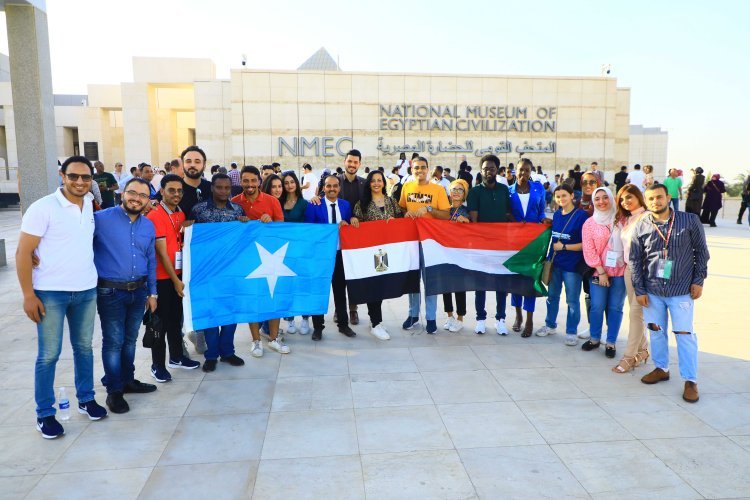 Les jeunes participants à la Bourse Nasser visitent le Musée national de la civilisation égyptienne