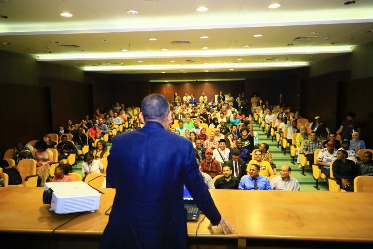 Les jeunes participants à la Bourse Nasser visitent le Musée national de la civilisation égyptienne