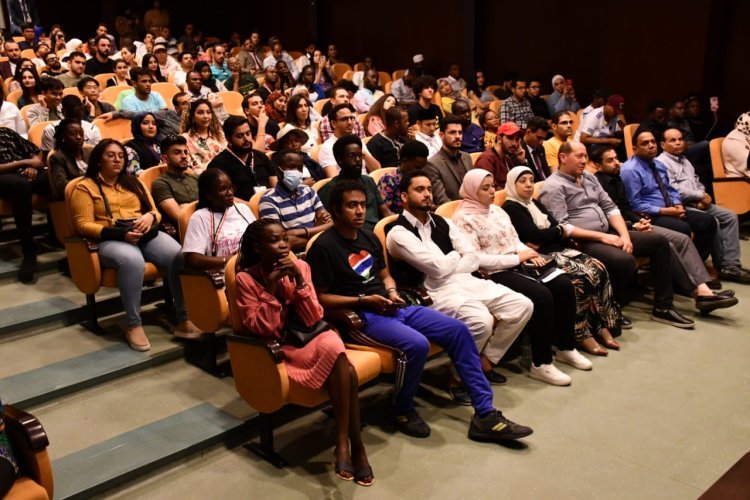 Les jeunes participants à la Bourse Nasser visitent le Musée national de la civilisation égyptienne