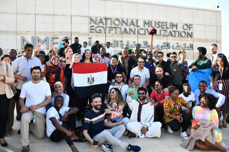 Les jeunes participants à la Bourse Nasser visitent le Musée national de la civilisation égyptienne
