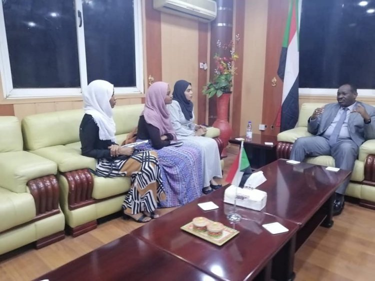 وزير الشباب والرياضة بجمهورية السودان يلتقي خريجي منحة ناصر للقيادة الدولية