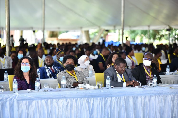 بحضور الرئيس الأوغندي .. غزالي متحدثاً بالمؤتمر القاري للنظراء الشباب 