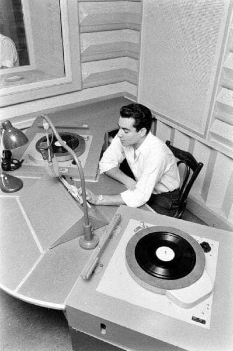 Voix des Arabes... La voix de Nasser contre le colonialisme étranger