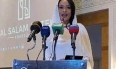 خريجة منحة ناصر للقيادة الدولية تقدم حفل السفارة المصرية بالسودان في الذكري السبعين لثورة يوليو المجيدة