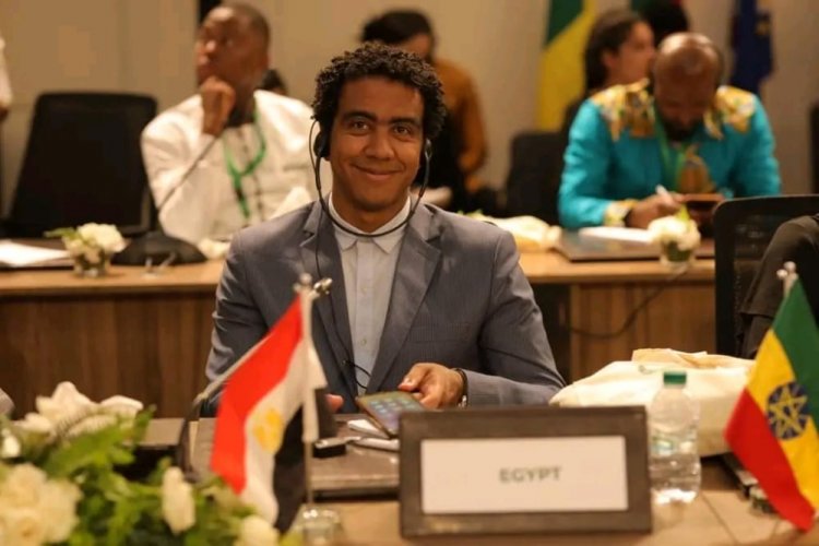 Ghazaly prend la parole lors de la première conférence consultative annuelle des jeunes leaders du Royaume du Maroc