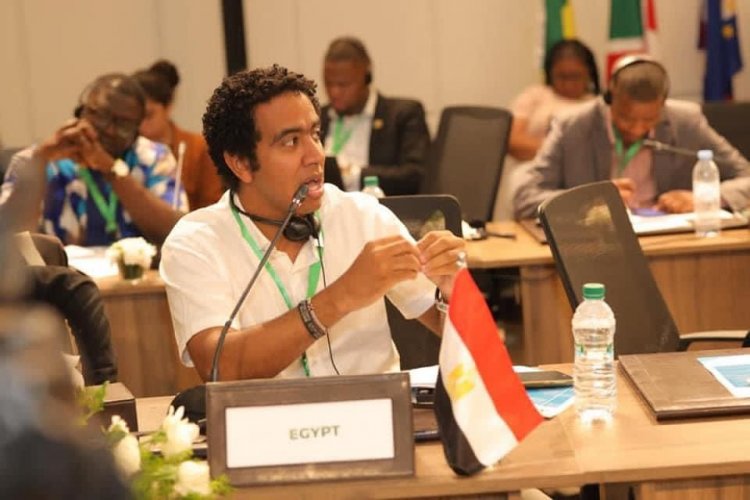 Ghazaly prend la parole lors de la première conférence consultative annuelle des jeunes leaders du Royaume du Maroc