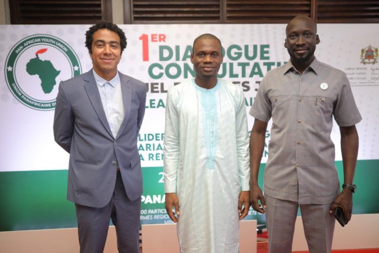 Ghazaly prend la parole lors de la première conférence consultative annuelle des jeunes leaders du Royaume du Maroc