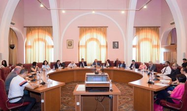 خريج منحة ناصر للقيادة الدولية يشارك في مؤتمر"الدول العربية بالخليج والجاليات الأرمنية" 