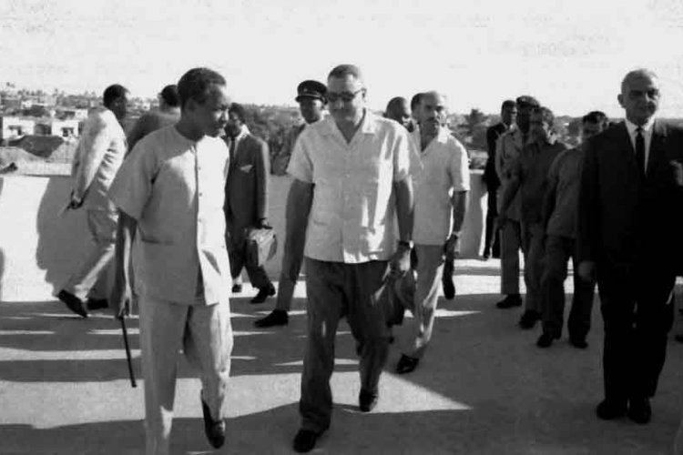 زيارة عبد الناصر وجوليوس نيريرى لمقر حزب كانو فى دار السلام بتنزانيا