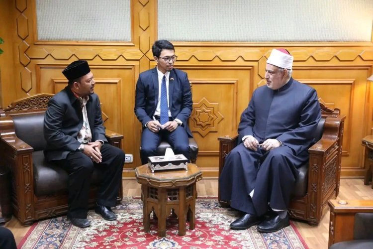 Tailandés "Anas Ha'mi", graduado de Nasser Fellowship para Leadership Internacional, traductor oficial del Al-Azhar Al-Sharif