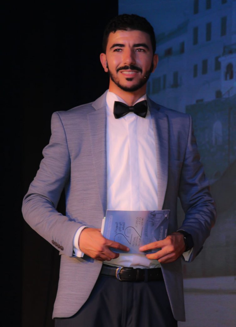 Diplômé de la bourse Nasser pour le leadership international "Youness Aaouine" brille et attire l'attention au Festival national du film au Royaume du Maroc