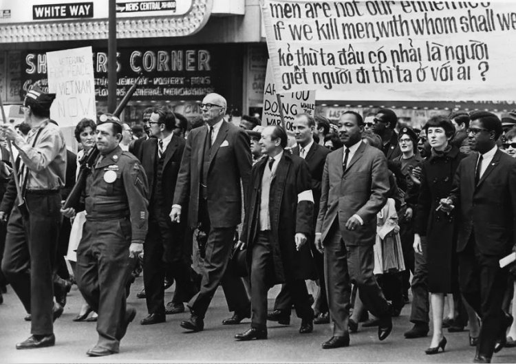 قضيَّتا الاندماج واستخدام العنف: قراءة في فكر كل من مالكوم أكس ومارتن لوثر كينج الأبن