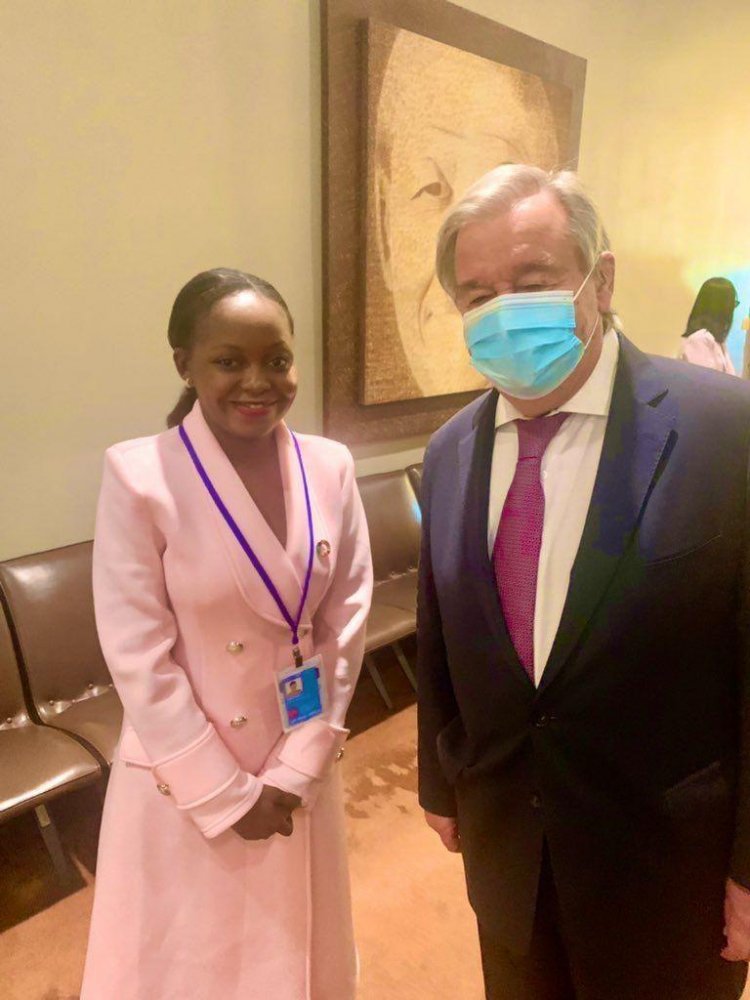 Graduada de Nasser Fellowship para  Leadership Internacional como  delegada para la Juventud de África Oriental durante el 77º período de sesiones de las Naciones Unidas