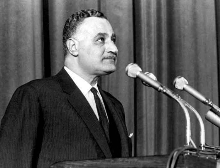 نحن الآن نخوض معركة التطوير الكبرى وفى مقدمة الصفوف الأولى من تحتنا يسير العلماء