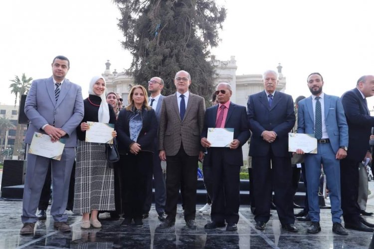 Coïncidant avec la Journée internationale de la langue arabe .. L’Université Ain Shams honore une membre du mouvement de jeunesse Nasser