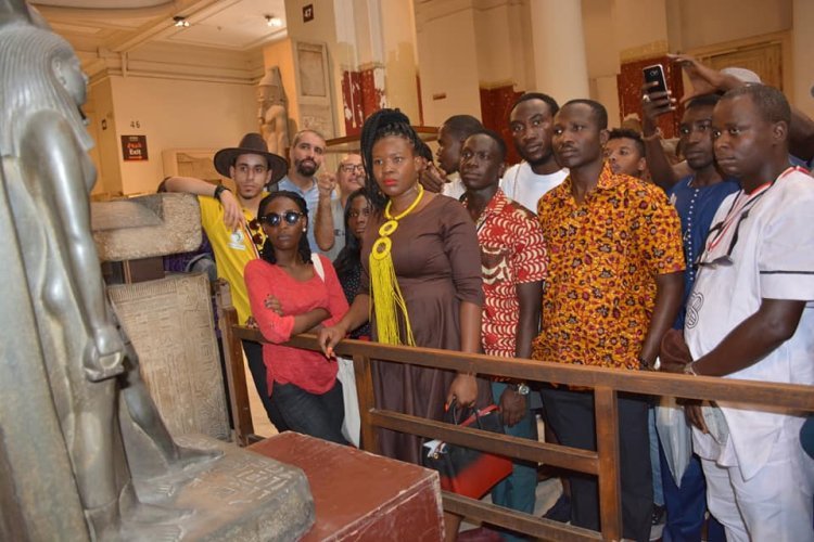 Les participants de la Bourse  Nasser en visite au Musée égyptien