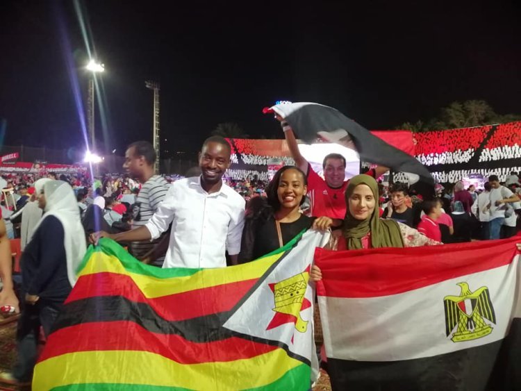 Les jeunes de la Bourse Nasser saluent la cérémonie d’ouverture de la Coupe d’Afrique des nations