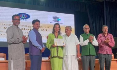 Graduada de la tercera promoción de Nasser Fellowship para Leadership Internacional es embajadora de yoga para la Universidad S-VYASA