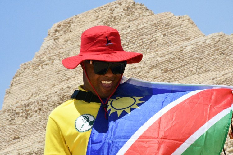Les jeunes participants à la Bourse Nasser pour le Leadership International en visite touristique aux pyramides de Gizeh et à Saqqarah