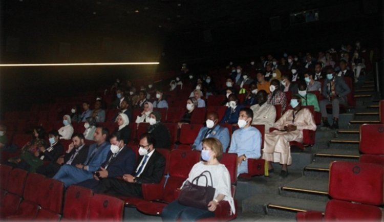 Projection du film « La Terre » au Cinéma Zawya au centre-ville, en clôture des activités de la cinquième journée de la Bourse Nasser pour le Leadership