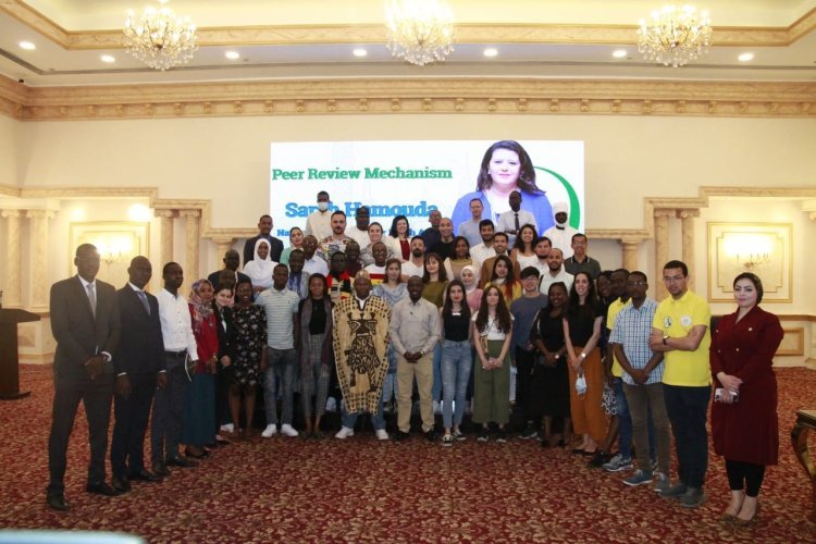 El papel del mecanismo de examinar los dirigentes a nivel nacional y continental en la mesa de Nasser Fellowship para Leadership Internacional