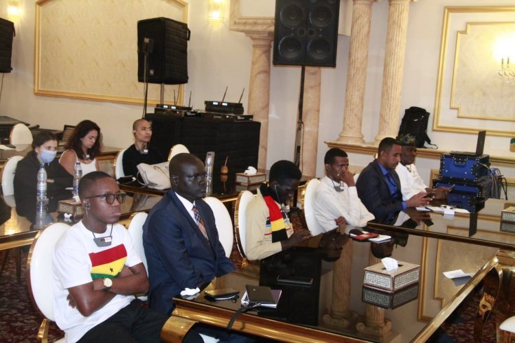 El papel del mecanismo de examinar los dirigentes a nivel nacional y continental en la mesa de Nasser Fellowship para Leadership Internacional