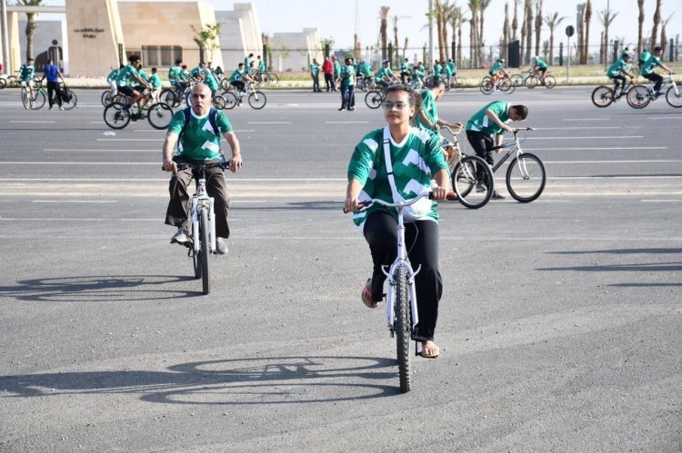 Los jóvenes de Nasser Fellowship para Leadership Internacional  participan en el mayor maratón de bicicletas en la Nueva Capital Administrativa