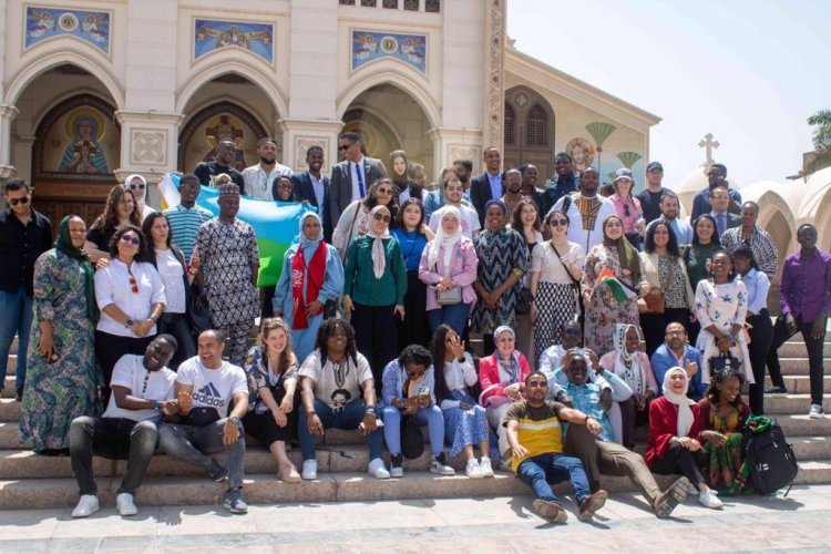 Jóvenes de Nasser Fellowship para Leadership Internacional visitan la Iglesia Catedral  en Abbasiyah "St. Mark's Cathedral" 