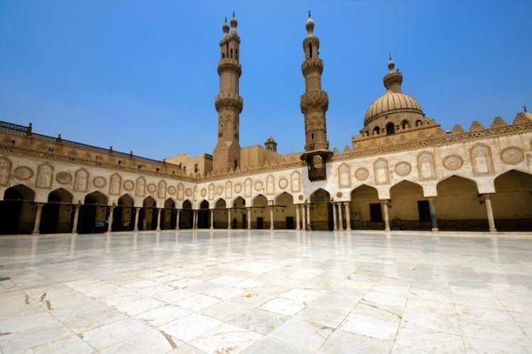 Mezquita Al-Azhar es la universidad internacional integrada más antigua